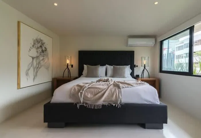 Sky High Luxury Penthouse Apartment *