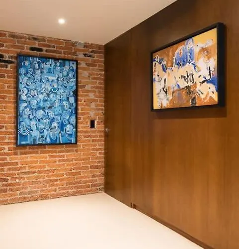 Sky High Luxury Penthouse Apartment *